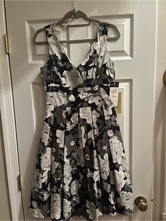 Donna Ricco Dresses & Skirts - Donna Ricco Black and White Floral Midi Dress Sz 6